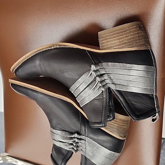 Diba True "Sly Fox" Ankle Booties Excellent Condition - Picture 3 of 3